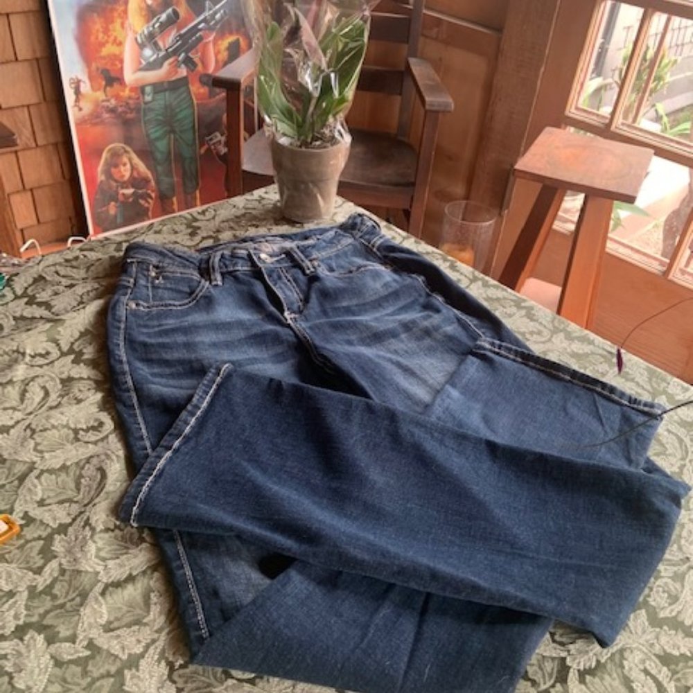 AURA DISTRESSED JEANS